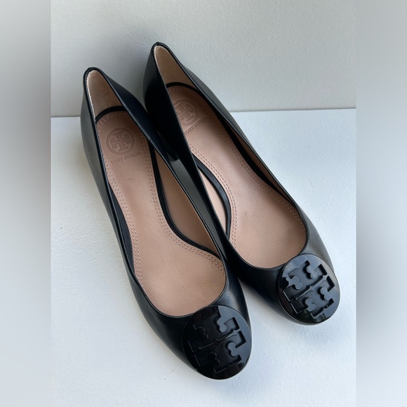 Tory Burch Shoes - Tory Burch Chelsea Pump Size 8.5 EUC Black